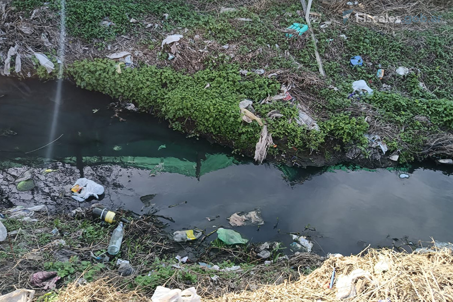 El barrio carece de sistema cloacal, por lo que los desechos son vertidos, en su mayoría, en el arroyo Villanueva. - Foto: Equipo ATAJO Moreno
