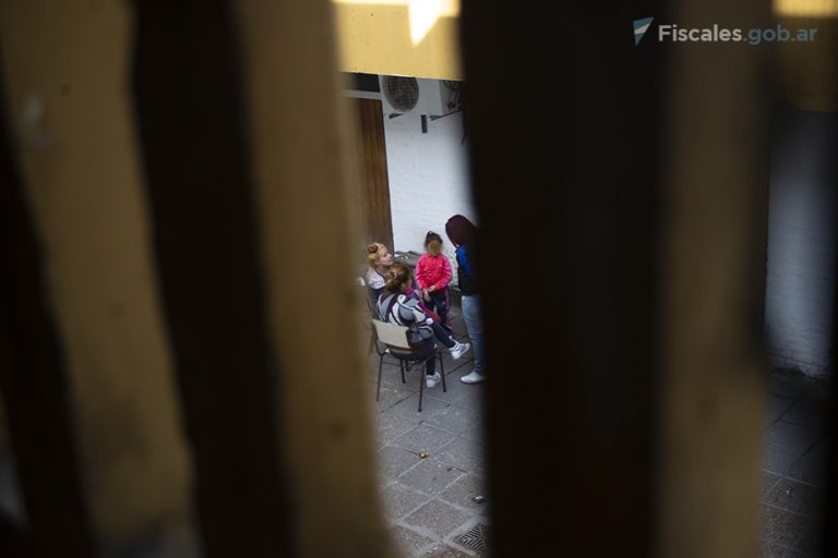 La Procuraduría de Violencia Institucional presenta un informe sobre la evolución de la población de mujeres embarazadas, madres y niños/as en cárceles federales