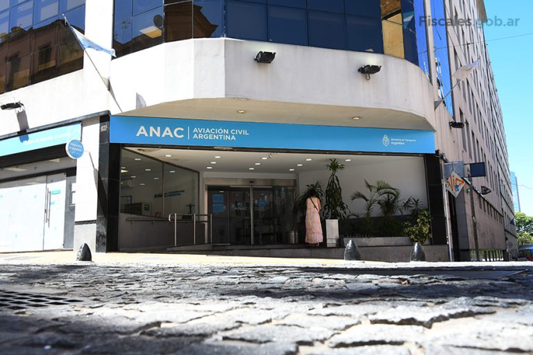 Piden investigar a un extitular de la Administración Nacional de Aviación Civil por irregularidades en una licitación