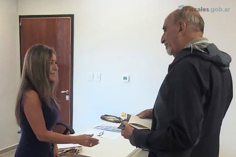 Resistencia: restituyeron al familiar de una víctima una placa de sepultura sustraída durante el terrorismo de Estado