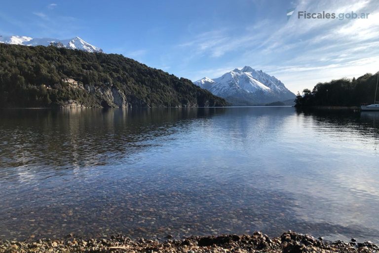 Bariloche: desalojaron un predio usurpado en la zona de Playa con Viento, en la costa del lago Moreno