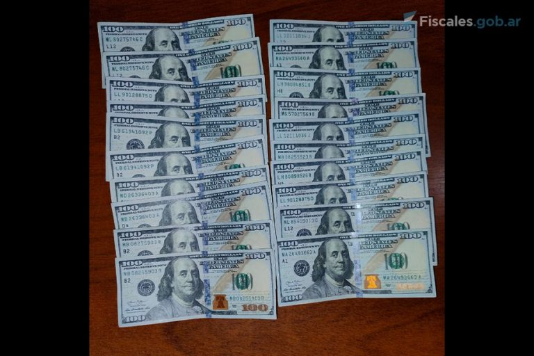 Iniciaron una investigación contra dos hombres acusados de haber cometido una defraudación con dólares falsos