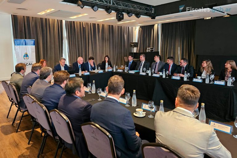 El procurador Casal y funcionarios y funcionarias de la Procuración General se reunieron con fiscales en Rosario a días de la implementación del sistema acusatorio