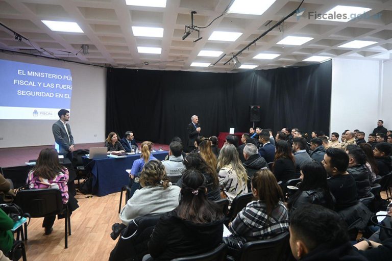 Sistema acusatorio: la UNISA mantuvo reuniones de trabajo en Río Gallegos y Bariloche con miembros del Ministerio Público Fiscal y encabezó capacitaciones a fuerzas de seguridad