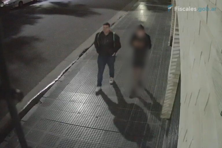 Difunden videos para identificar al autor del homicidio de Camilo Caupolicán Escobar en Caballito: se ofrece una recompensa de $4 millones