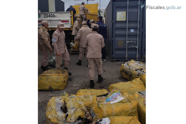Reutilización social de mercadería decomisada: distribuyen en Mar del Plata cerca de 3.300 pares de calzado y 700 prendas para la comunidad