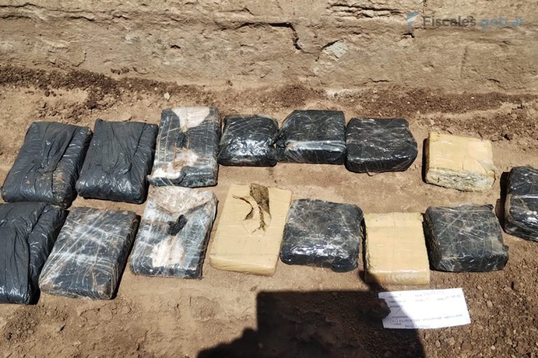 Santa Fe: allanan la cárcel de Las Flores tras el hallazgo de 15 paquetes de marihuana enterrados en el patio de un pabellón