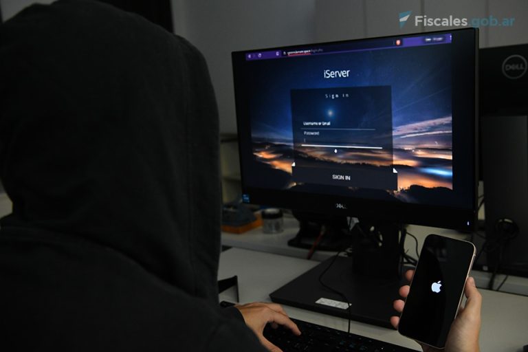 “Operación Kaerb”: van a juicio cinco acusados por crear y utilizar una plataforma que enseñaba cómo desbloquear iPhones robados con métodos de phishing