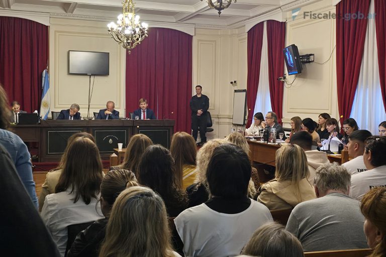 La Plata: con la negativa de las y los acusados a declarar, comenzó el juicio por venta de drogas y trata de personas que tuvo como víctima a Johana Ramallo