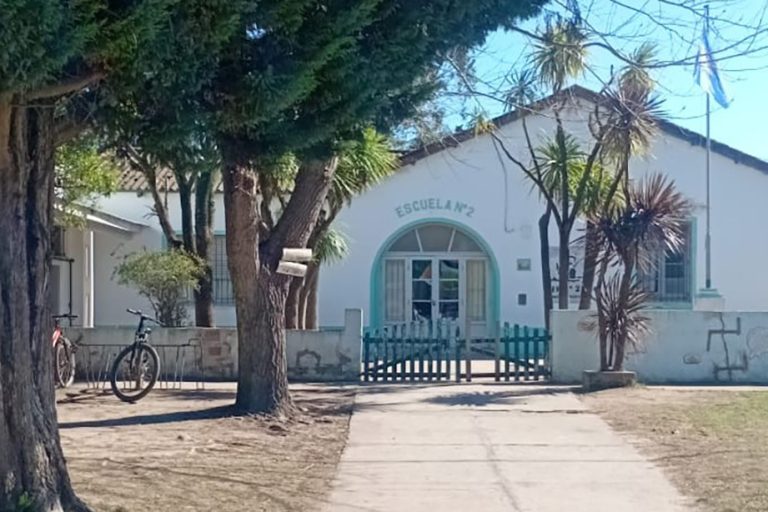 Allanamientos en General Alvarado por presunta falsificación de documentos y distribución de agua no potable en escuelas