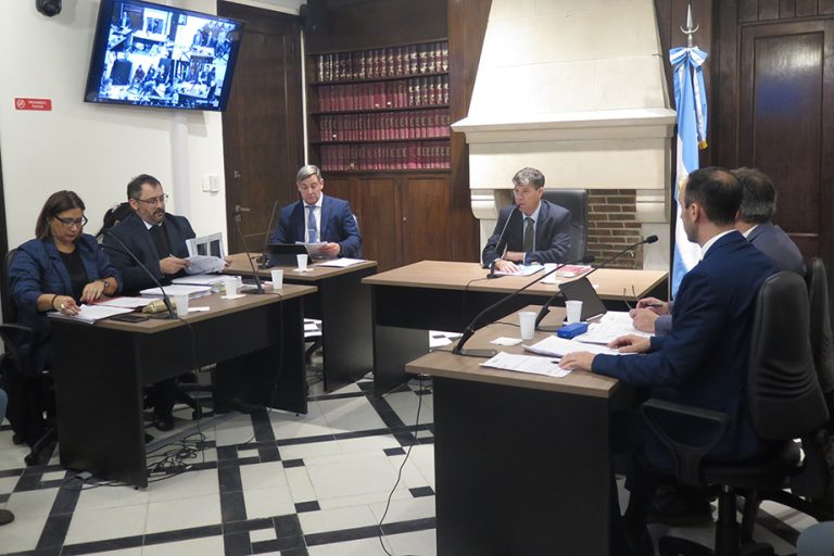 Cuatro imputados por suministro de agua contaminada en escuelas de Mar del Sud, defraudación y falsificación de documentos