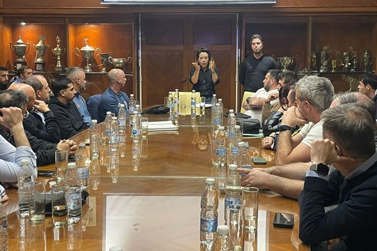 Con el objetivo de prevenir la violencia de género en el fútbol, organizan encuentros de formación con clubes