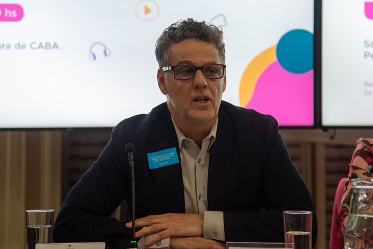 El fiscal Marcelo Colombo disertó en una jornada sobre los riesgos en entornos digitales para niñas, niños y adolescentes