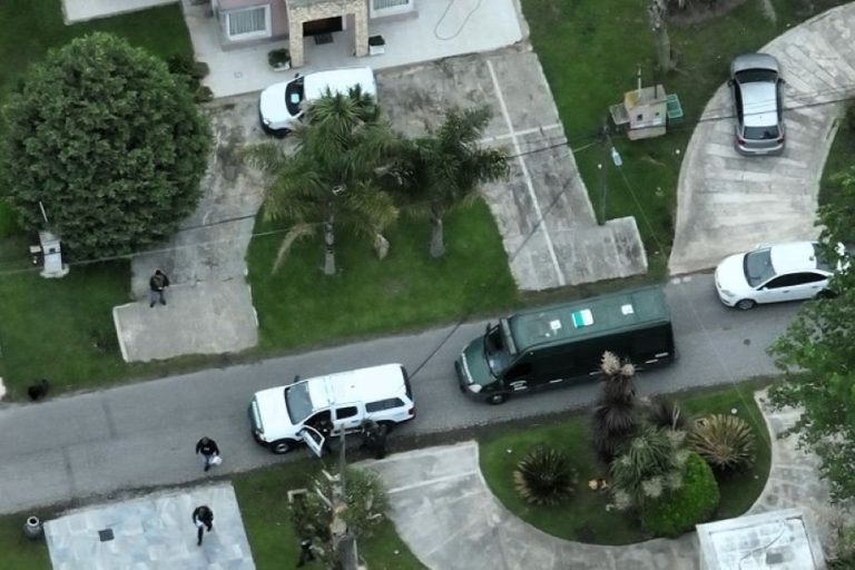 Desarticulan una organización dedicada al lavado de activos del juego ilegal en línea con 53 allanamientos y 18 detenciones