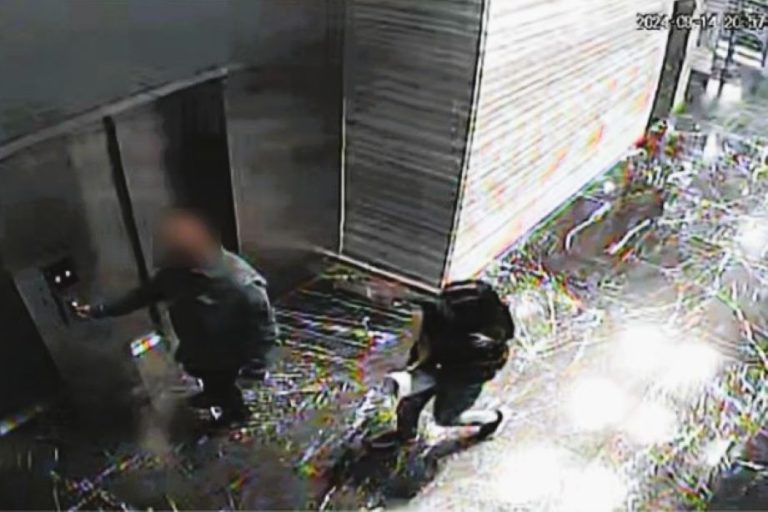 Procesan con prisión preventiva a una joven que dejó sus huellas en una copa y la acusan de drogar y robar a un turista estadounidense en Palermo