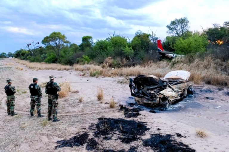 Salta: imputan y dictan prisión preventiva a los dos pilotos y los tres presuntos cómplices por el contrabando de los 364 kilos de cocaína de la avioneta accidentada