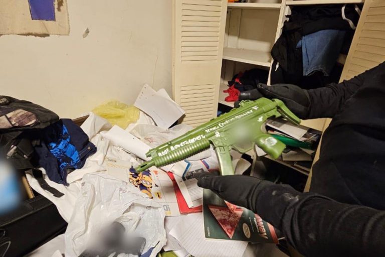 Detuvieron en Caballito y ordenaron peritajes psiquiátricos para un adolescente acusado de planificar un tiroteo en una escuela