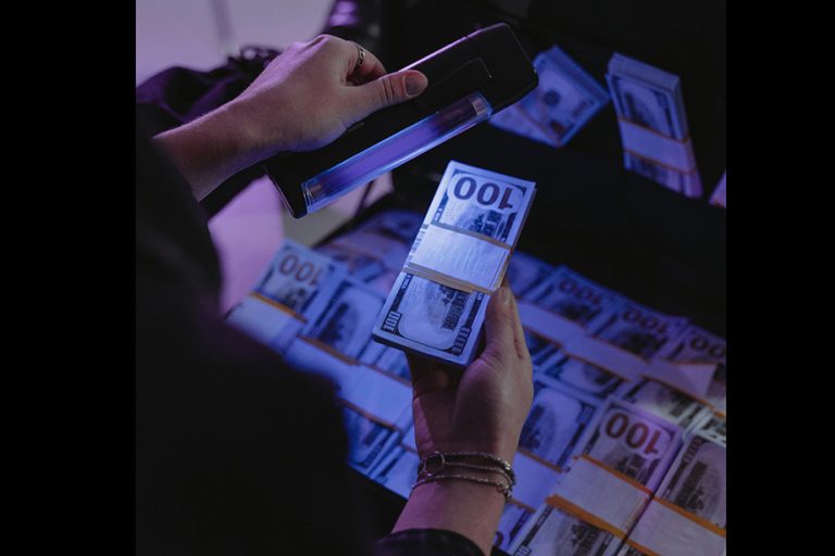 Viajes al exterior: qué cantidad de dinero se puede llevar y cómo debe declararse