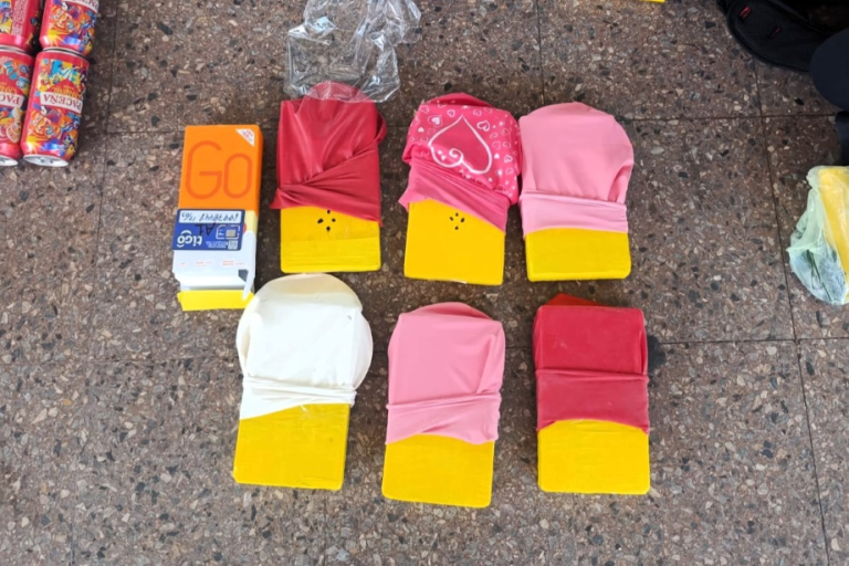 Rosario: imputaron a tres personas por el transporte y comercio de más de seis kilos de cocaína incautados en la terminal de ómnibus