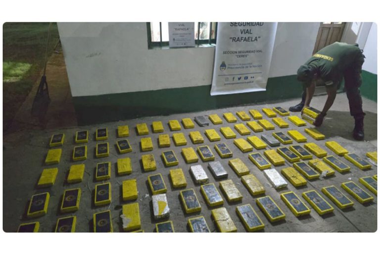 Condenan a siete años de prisión a una mujer por su participación en el transporte de 106 kilos de cocaína