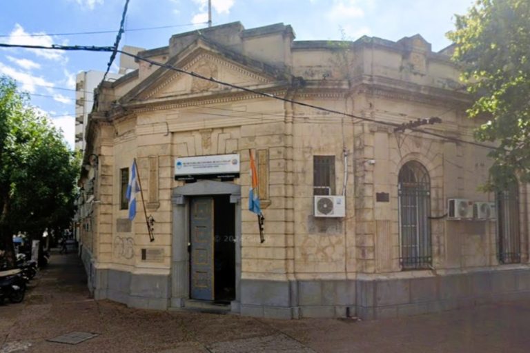 Santa Fe: comenzó el juicio a tres expolicías y un exsecretario judicial por abandono de niños y niñas y otros crímenes de lesa humanidad en perjuicio de 34 víctimas