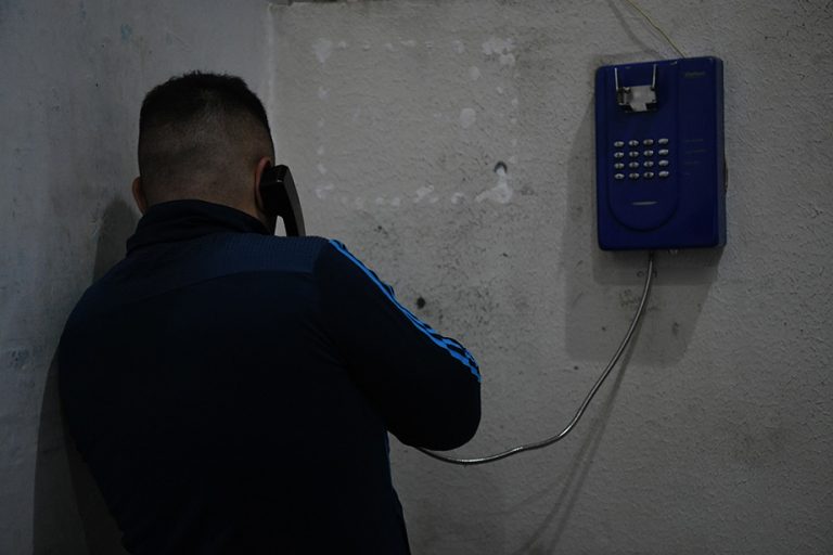 El 54% de los reclamos telefónicos efectuados por personas detenidas en cárceles federales están vinculados al acceso a la justicia y la salud
