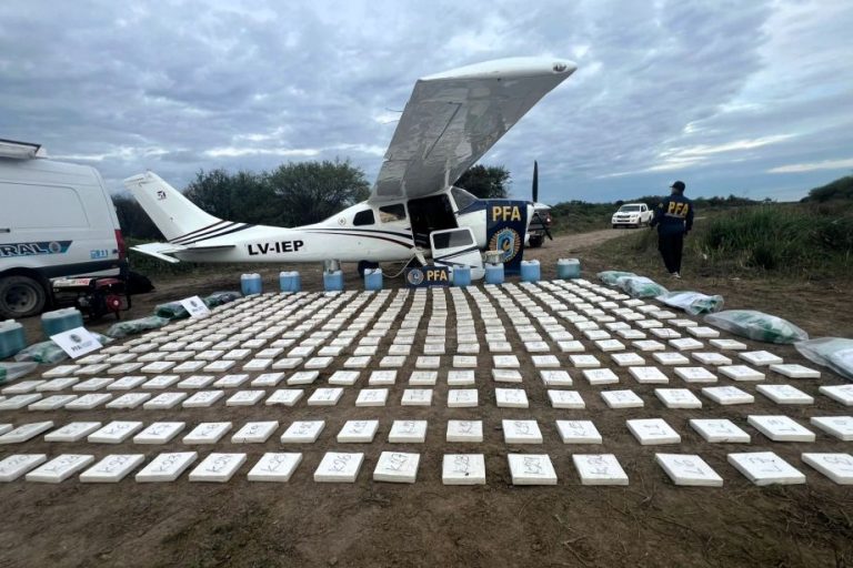 Rosario: imputaron a los ocho involucrados en el transporte de 442 kilogramos de cocaína hallados tras el aterrizaje de una avioneta en Vera