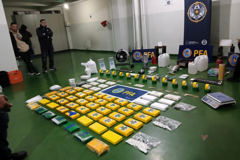 Desbarataron una organización narcocriminal que operaba en Capital Federal y el conurbano: hay siete detenidos y secuestraron 70 kilos de cocaína