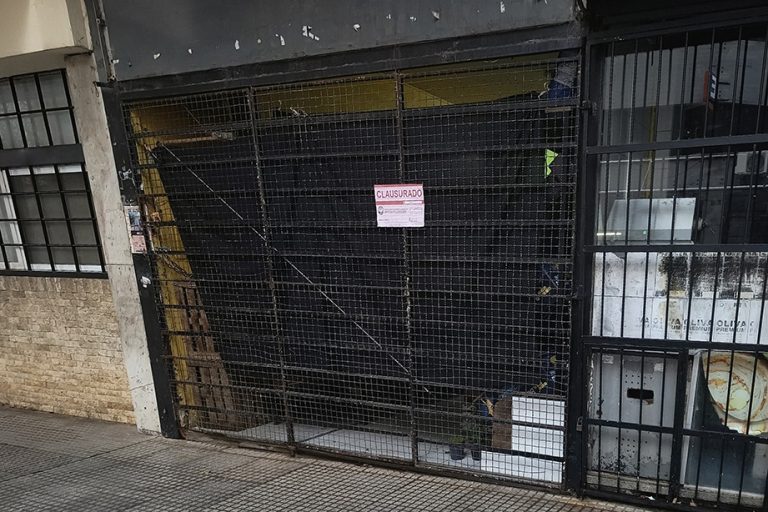 Detuvieron a dos personas acusadas de explotar laboralmente a tres adolescentes en verdulerías del barrio de Belgrano