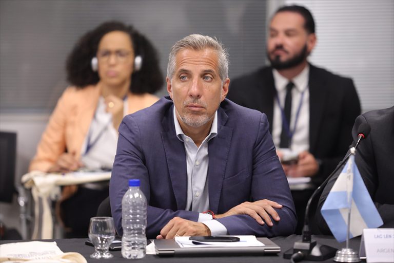 El fiscal Luciani denunció una maniobra que utiliza una “fake news” para un posible fraude financiero mediante una falsa plataforma de inversión