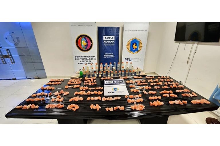 Mediante una entrega vigilada, secuestraron 52 kilos de MDMA y detuvieron a tres integrantes de la organización narcocriminal encargada del envío