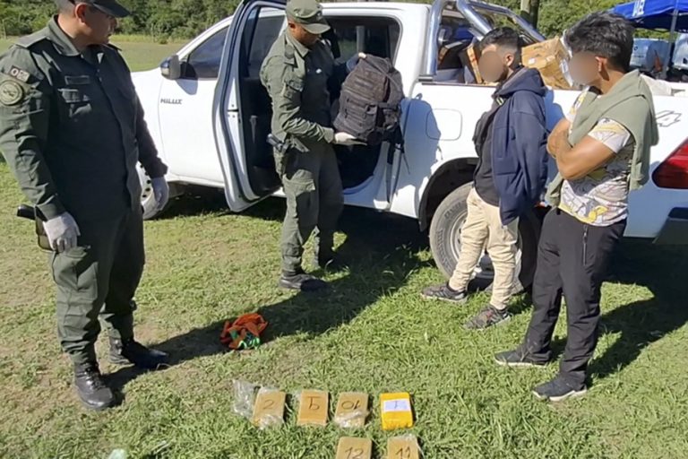 Resistencia: presentan la acusación contra ocho policías por el robo de casi 10 kilos de cocaína en una quema y estiman un pedido de penas de hasta 15 años de prisión